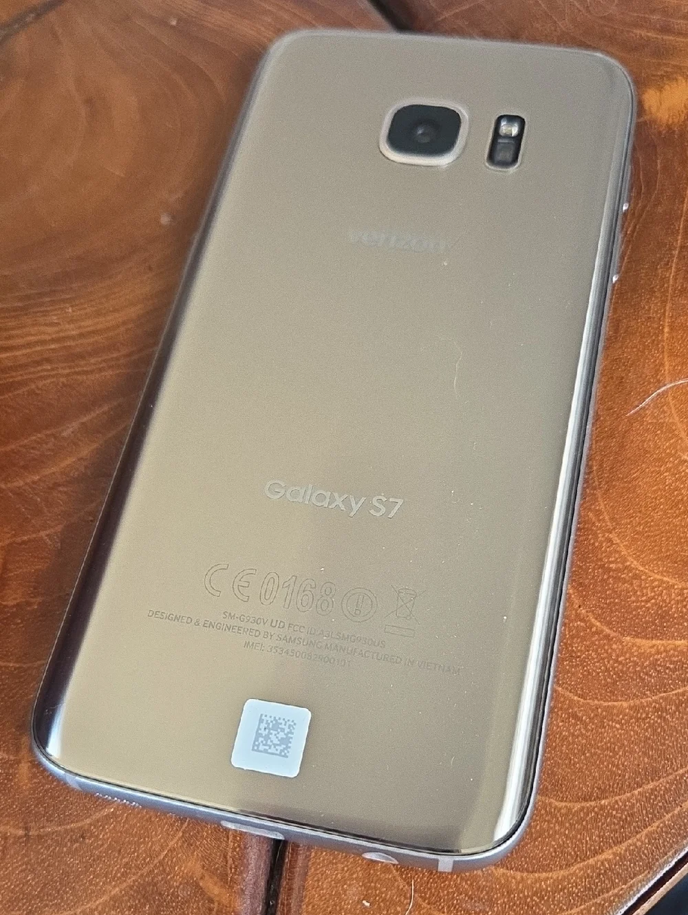 Samsung galaxy S7 Gold color. Completely wiped. No, SIM card..